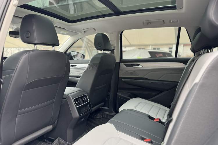 Used Volkswagen Tavendor 2024 330TSI Luxury Touring Edition Interior 4