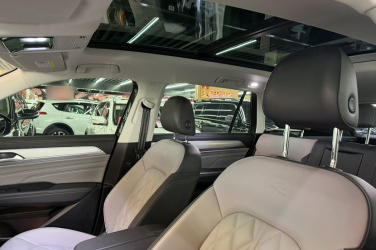 Used Volkswagen Tavendor 2024 380TSI All-Wheel Drive R-Line Cruise Edition Interior 4