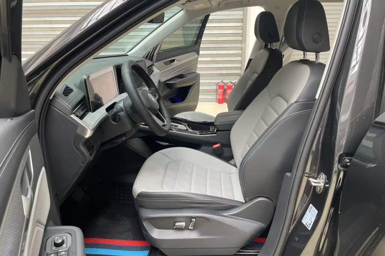Used Volkswagen Tavendor 2024 330TSI Luxury Touring - All-Inclusive Edition Interior 4