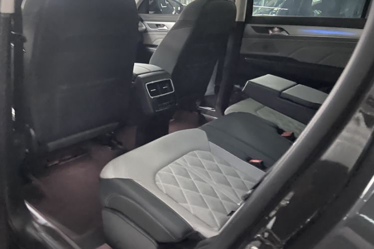 Used Volkswagen Tavendor 2024 380TSI All-Wheel Drive R-Line Cruise Edition Interior 5