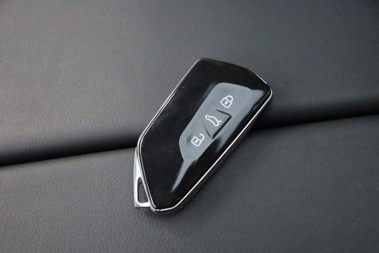 Used Volkswagen Tavendor 2024 380TSI All-Wheel-Drive R-Line Cruise Premium Edition Interior 5