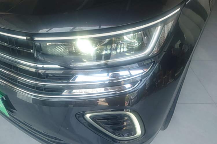 Used Volkswagen Tavendor 2024 330TSI Luxury Touring Edition Left Front Headlight