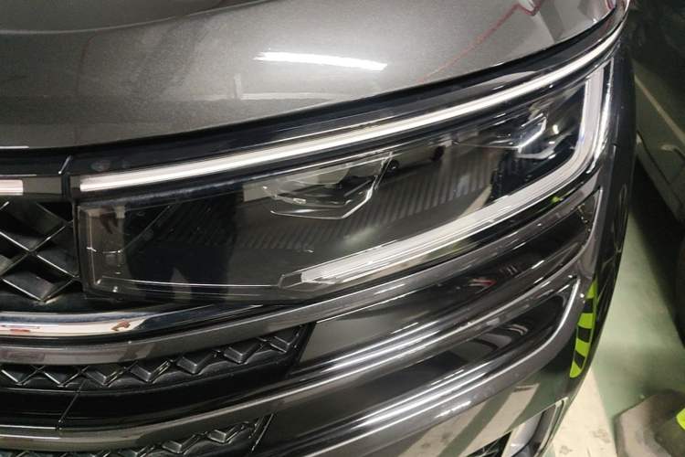 Used Volkswagen Tavendor 2024 Facelifted 380TSI All-Wheel Drive R-Line Cruise Premium Edition Left Front Headlight
