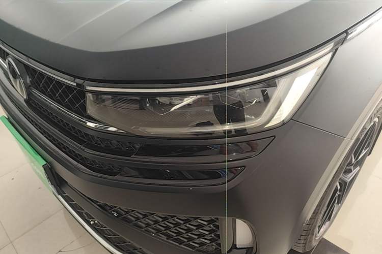 Used Volkswagen Tavendor 2024 Facelifted 380TSI All-Wheel Drive R-Line Cruise Premium Edition Left Front Headlight