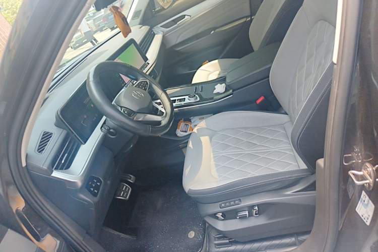Used Volkswagen Tavendor 2024 380TSI All-Wheel-Drive R-Line Ambition Edition Left Front Seat