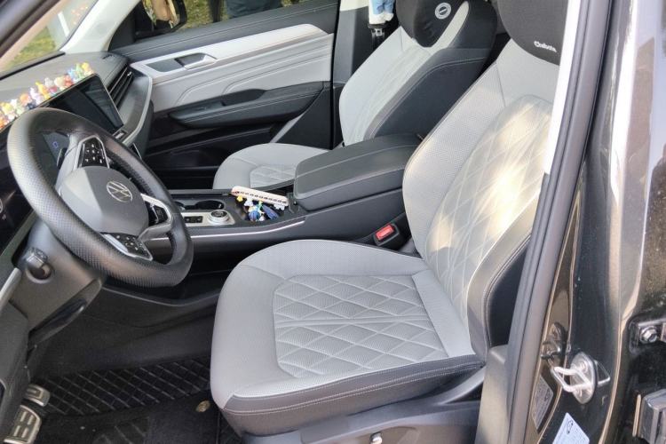 Used Volkswagen Tavendor 2024 380TSI All-Wheel Drive R-Line Cruise Edition Left Front Seat