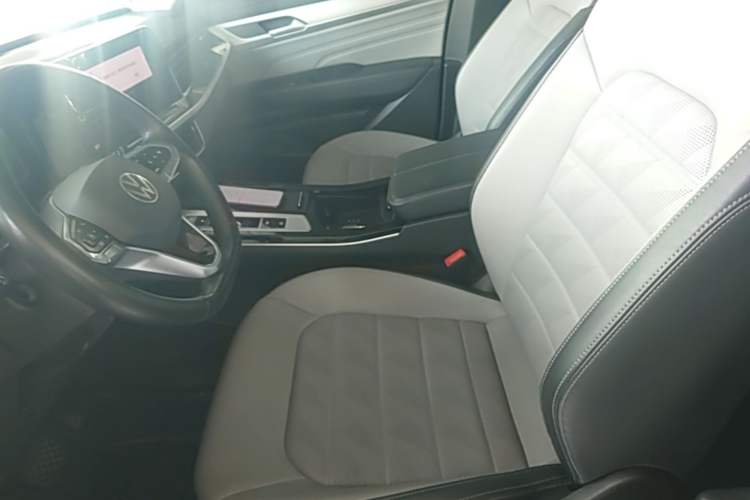 Used Volkswagen Tavendor 2024 330TSI Luxury Touring Edition Left Front Seat