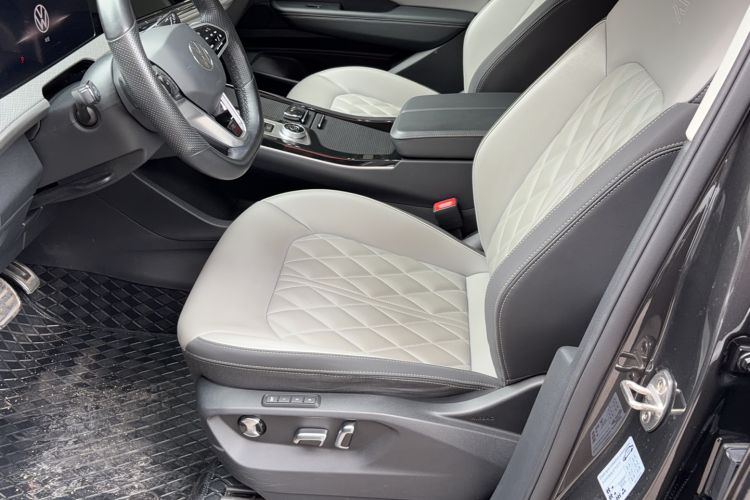 Used Volkswagen Tavendor 2024 380TSI All-Wheel Drive R-Line Cruise Edition Left Front Seat
