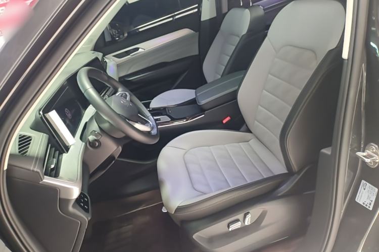 Used Volkswagen Tavendor 2024 330TSI Luxury Touring - All-Inclusive Edition Left Front Seat