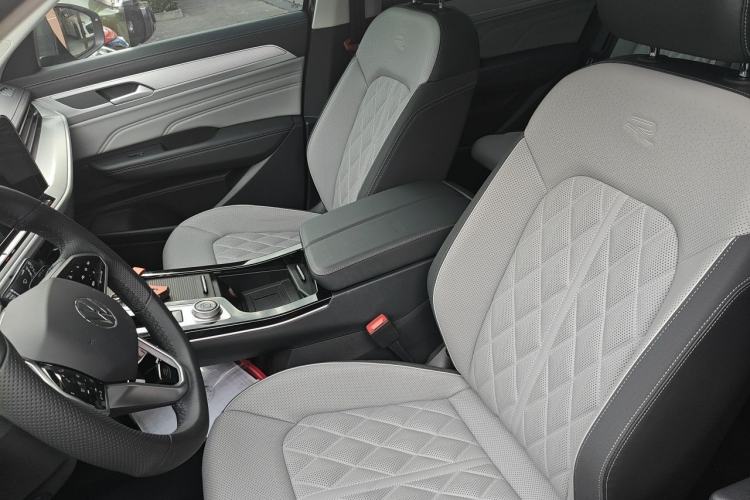 Used Volkswagen Tavendor 2024 380TSI All-Wheel Drive R-Line Cruise Edition Left Front Seat