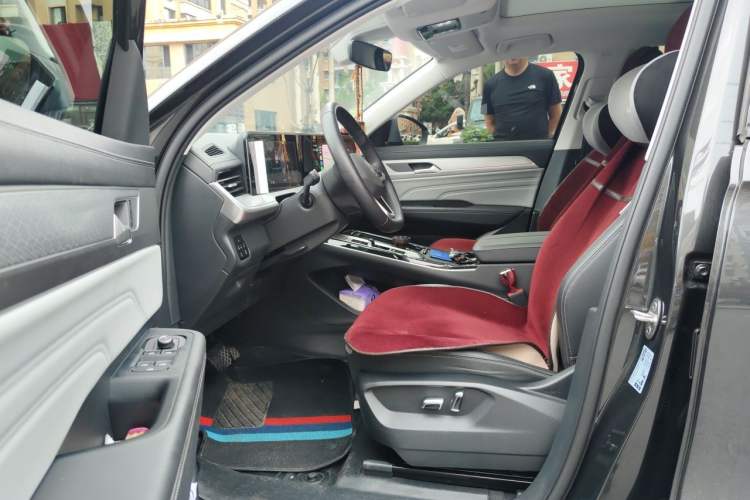 Used Volkswagen Tavendor 2024 330TSI Luxury Touring - All-Inclusive Edition Left Front Seat