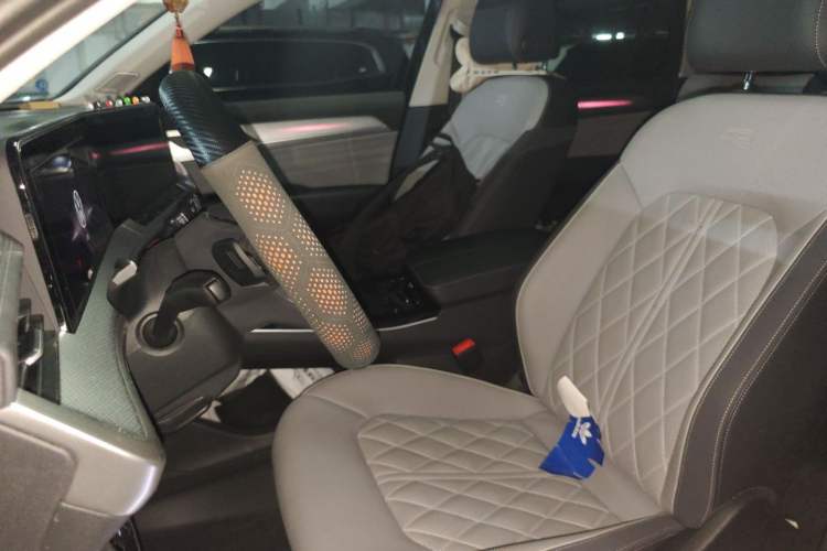Used Volkswagen Tavendor 2024 380TSI All-Wheel-Drive R-Line Journey Shared Enjoyment Model Left Front Seat