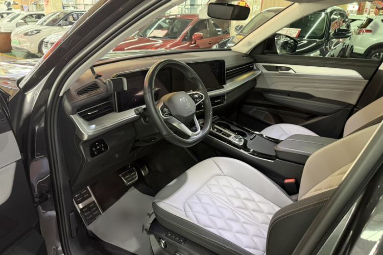 Used Volkswagen Tavendor 2024 380TSI All-Wheel Drive R-Line Cruise Edition Left Front Seat