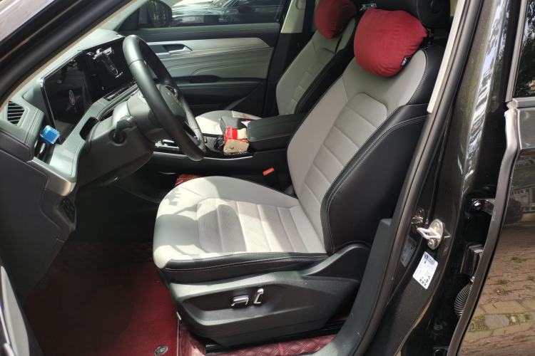 Used Volkswagen Tavendor 2024 330TSI Luxury Touring - All-Inclusive Edition Left Front Seat