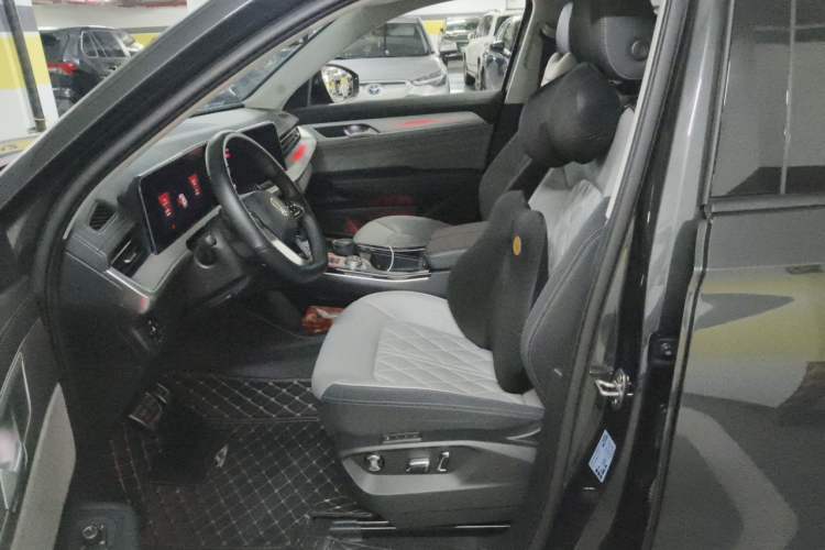 Used Volkswagen Tavendor 2024 380TSI All-Wheel-Drive R-Line Ambition Edition Left Front Seat