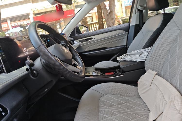 Used Volkswagen Tavendor 2024 380TSI All-Wheel Drive R-Line Cruise Edition Left Front Seat