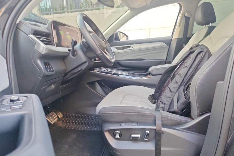 Used Volkswagen Tavendor 2024 380TSI All-Wheel Drive R-Line Cruise Edition Left Front Seat