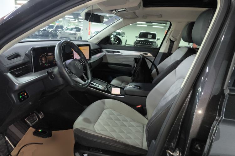 Used Volkswagen Tavendor 2024 380TSI All-Wheel Drive R-Line Cruise Edition Left Front Seat