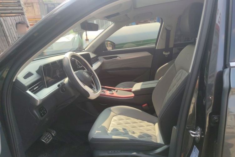 Used Volkswagen Tavendor 2024 380TSI All-Wheel Drive R-Line Cruise Edition Left Front Seat