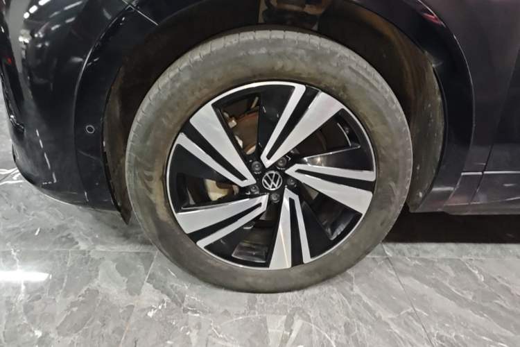 Used Volkswagen Tavendor 2024 380TSI All-Wheel Drive R-Line Cruise Edition Left Front Wheel Hub