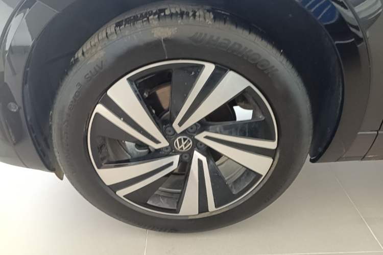 Used Volkswagen Tavendor 2024 Facelifted 380TSI All-Wheel Drive R-Line Cruise Premium Edition Left Front Wheel Hub