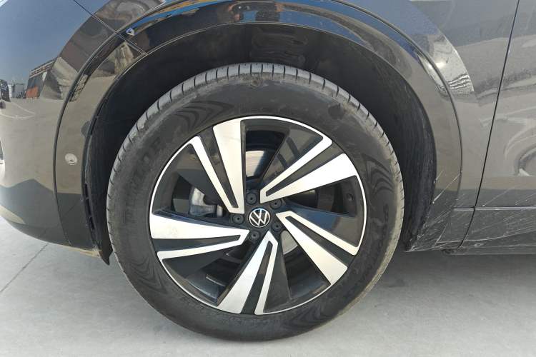 Used Volkswagen Tavendor 2024 Facelifted 380TSI All-Wheel Drive R-Line Cruise Premium Edition Left Front Wheel Hub