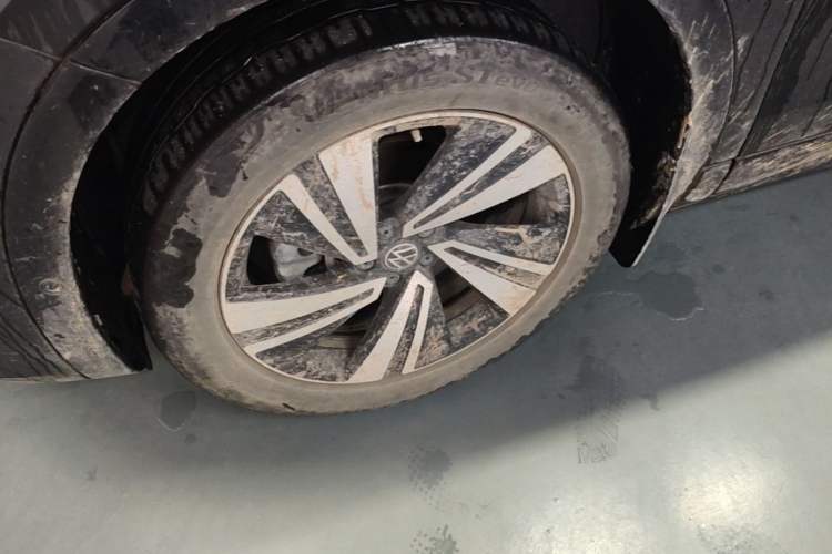 Used Volkswagen Tavendor 2024 380TSI All-Wheel Drive R-Line Cruise Edition Left Front Wheel Hub