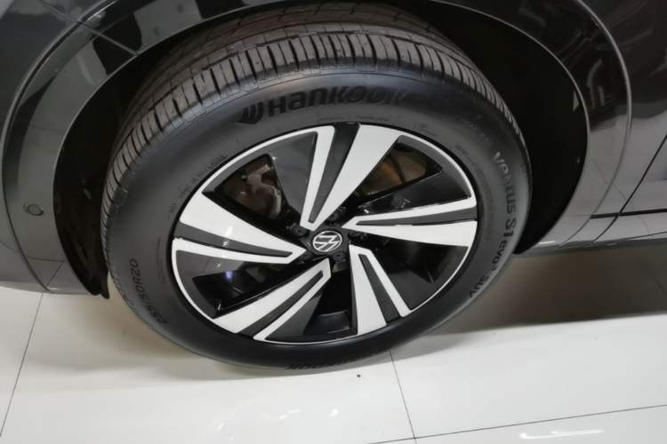 Used Volkswagen Tavendor 2024 380TSI All-Wheel Drive R-Line Cruise Edition Left Front Wheel Hub