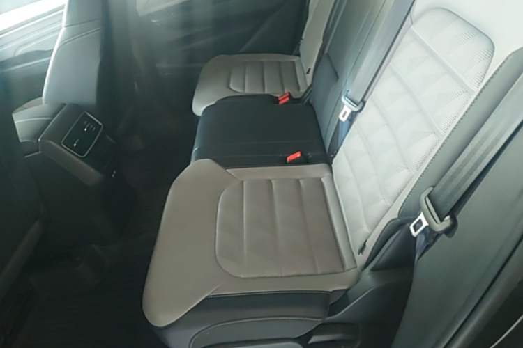 Used Volkswagen Tavendor 2024 330TSI Luxury Touring Edition Left Rear Seat
