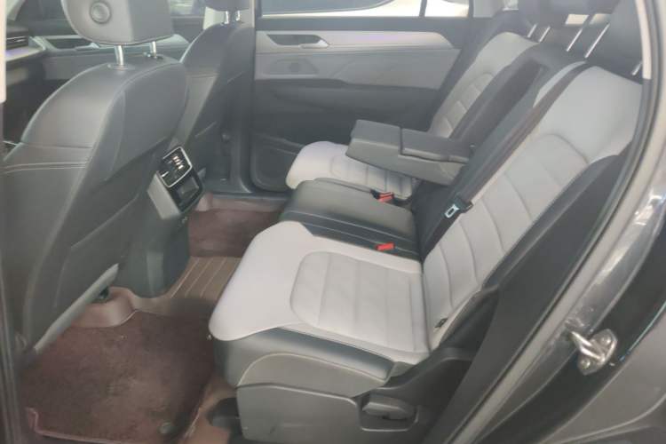 Used Volkswagen Tavendor 2024 330TSI Luxury Touring - All-Inclusive Edition Left Rear Seat