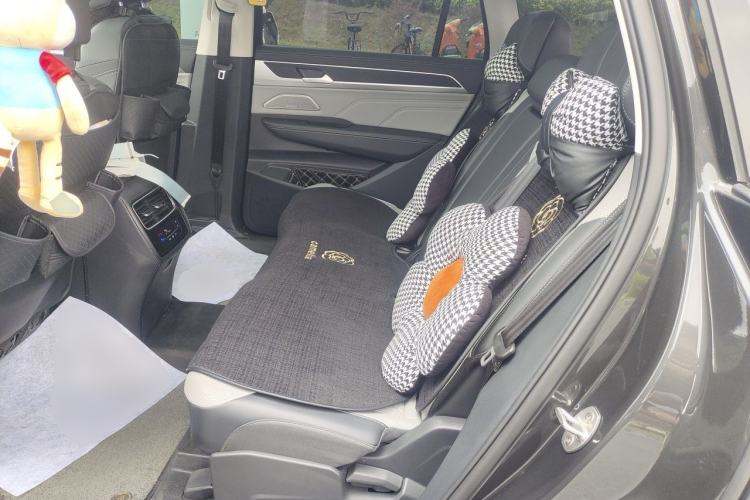 Used Volkswagen Tavendor 2024 380TSI All-Wheel-Drive R-Line Ambition Edition Left Rear Seat