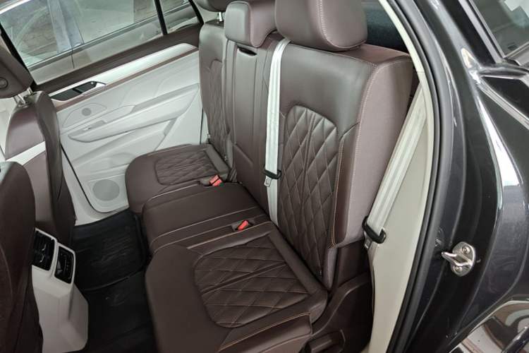 Used Volkswagen Tavendor 2024 380TSI All-Wheel Drive R-Line Cruise Edition Left Rear Seat