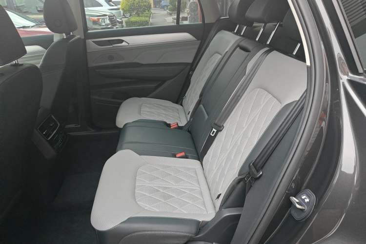 Used Volkswagen Tavendor 2024 380TSI All-Wheel Drive R-Line Cruise Edition Left Rear Seat