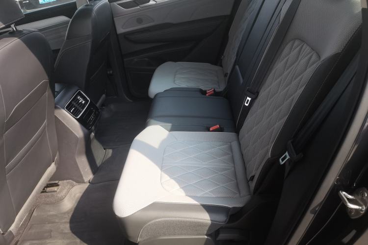 Used Volkswagen Tavendor 2024 380TSI All-Wheel-Drive R-Line Cruise Premium Edition Left Rear Seat