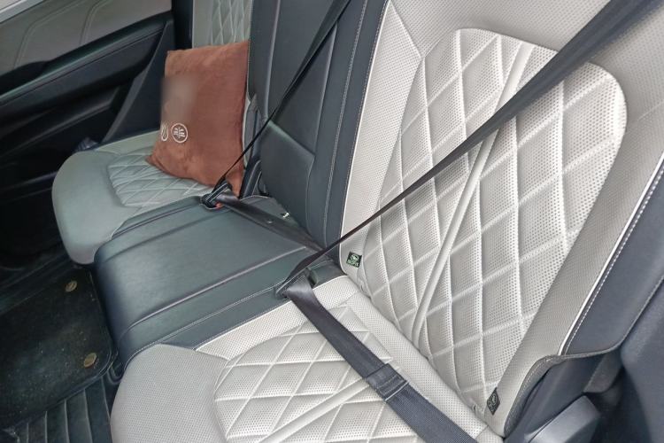 Used Volkswagen Tavendor 2024 380TSI All-Wheel-Drive R-Line Ambition Edition Left Rear Seat