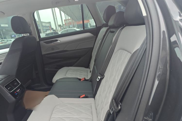 Used Volkswagen Tavendor 2024 380TSI All-Wheel Drive R-Line Cruise Edition Left Rear Seat
