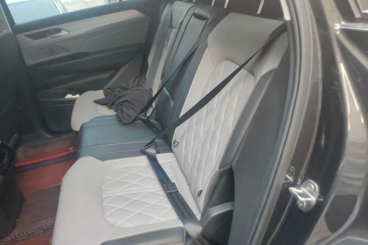 Used Volkswagen Tavendor 2024 380TSI All-Wheel Drive R-Line Cruise Edition Left Rear Seat