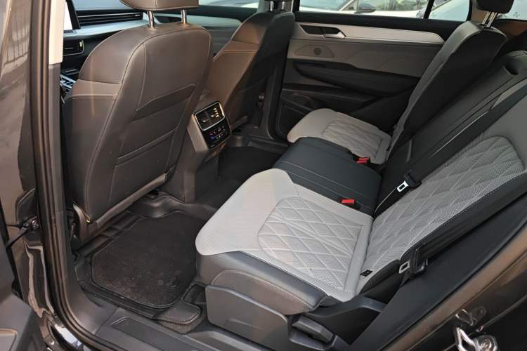 Used Volkswagen Tavendor 2024 380TSI All-Wheel Drive R-Line Cruise Edition Left Rear Seat