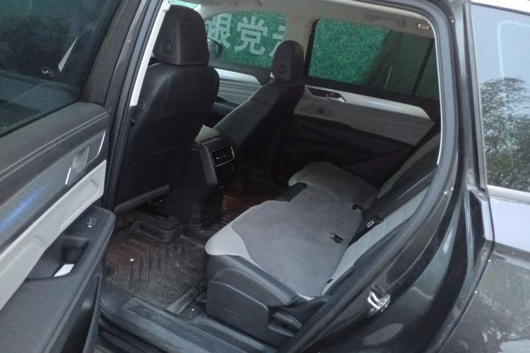 Used Volkswagen Tavendor 2024 330TSI Luxury Touring Edition Left Rear Seat