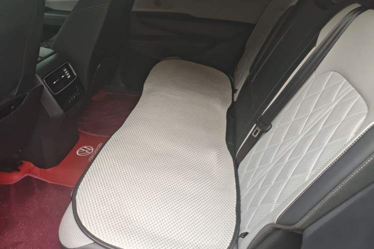 Used Volkswagen Tavendor 2024 380TSI All-Wheel-Drive R-Line Cruise Premium Edition Left Rear Seat