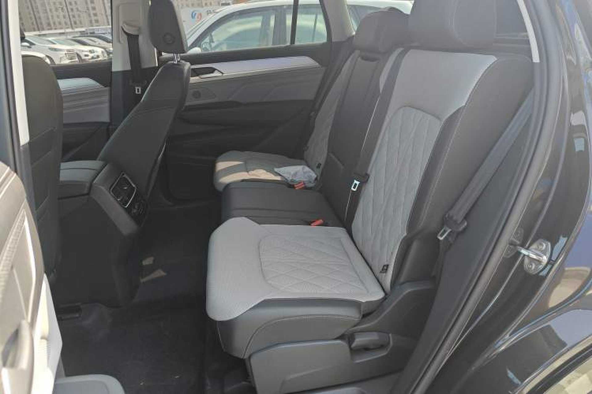 Used Volkswagen Tavendor 2024 Facelifted 380TSI All-Wheel Drive R-Line Cruise Premium Edition Left Rear Seat
