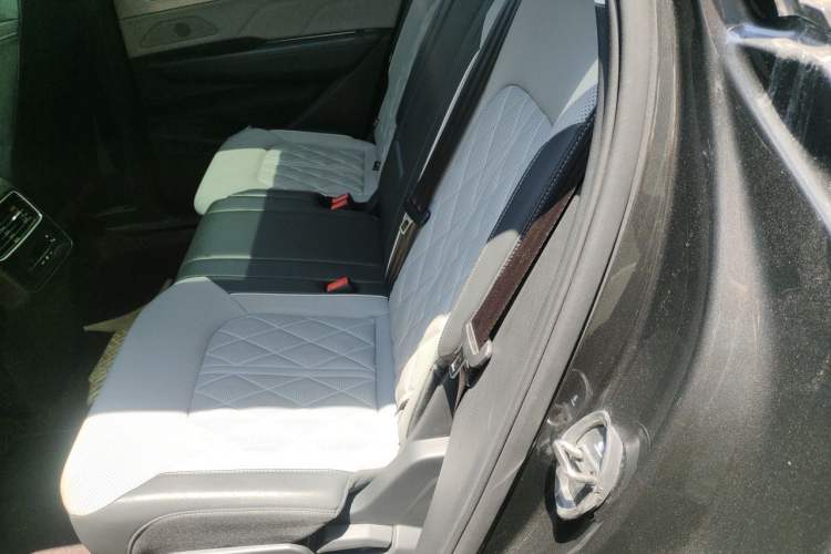 Used Volkswagen Tavendor 2024 380TSI All-Wheel Drive R-Line Cruise Edition Left Rear Seat