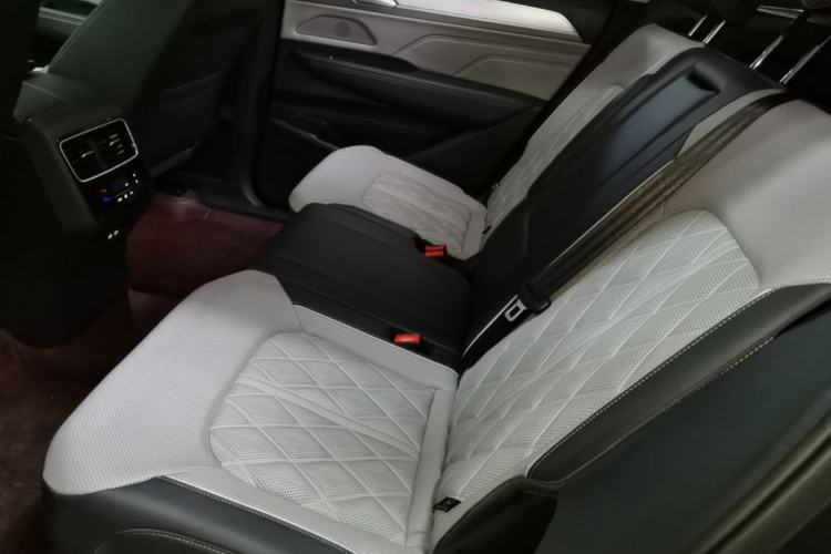 Used Volkswagen Tavendor 2024 380TSI All-Wheel Drive R-Line Cruise Edition Left Rear Seat