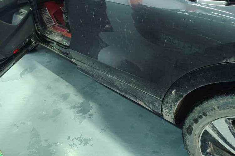 Used Volkswagen Tavendor 2024 380TSI All-Wheel Drive R-Line Cruise Edition Left Side Sill