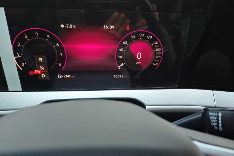 Used Volkswagen Tavendor 2024 330TSI Luxury Touring Edition Odometer Close Up