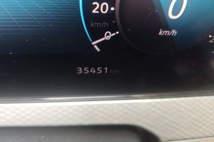 Used Volkswagen Tavendor 2024 380TSI All-Wheel Drive R-Line Cruise Edition Odometer Close Up