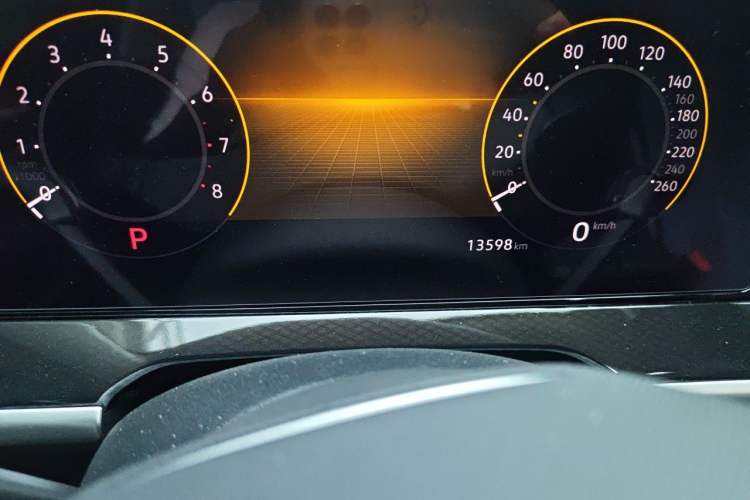 Used Volkswagen Tavendor 2024 380TSI All-Wheel-Drive R-Line Cruise Premium Edition Odometer Close Up