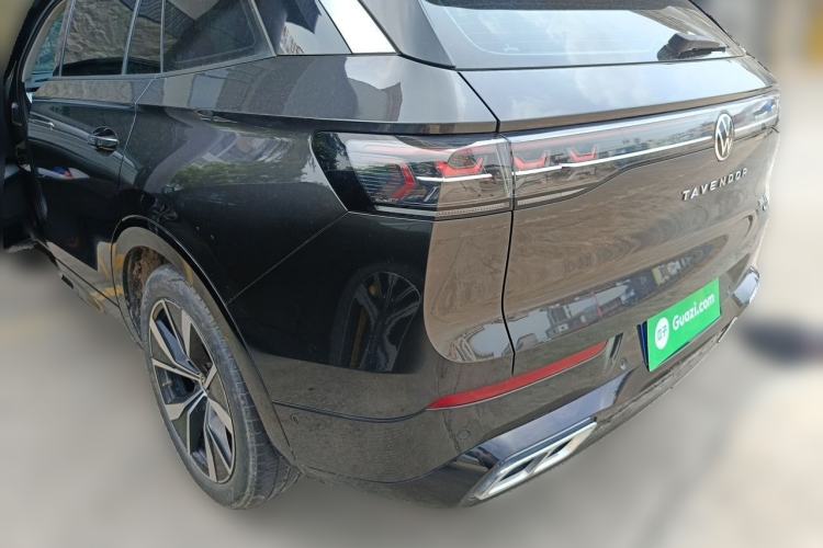 Used Volkswagen Tavendor 2024 380TSI All-Wheel-Drive R-Line Ambition Edition Rear Left 45 Deg