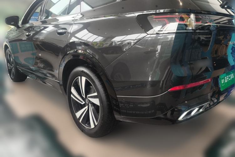 Used Volkswagen Tavendor 2024 380TSI All-Wheel-Drive R-Line Cruise Premium Edition Rear Left 45 Deg