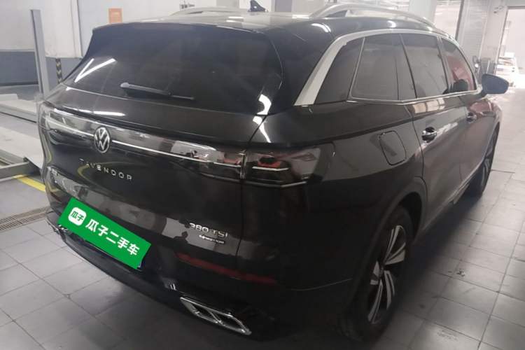 Used Volkswagen Tavendor 2024 380TSI All-Wheel-Drive R-Line Cruise Premium Edition Rear Right 45 Deg